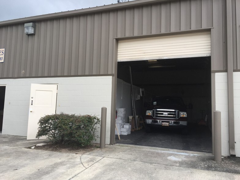 More Photos Of 631 Triumph Ct, Orlando Warehouse For Lease