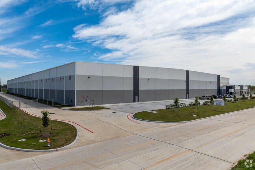 More Photos Of 5477 Business Park Dr, Rosenberg Warehouse For Lease