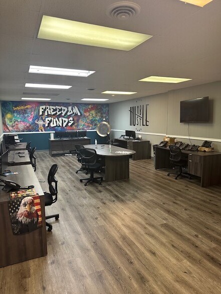 More Photos Of 1-27 S Ocean Ave, Patchogue Office For Lease