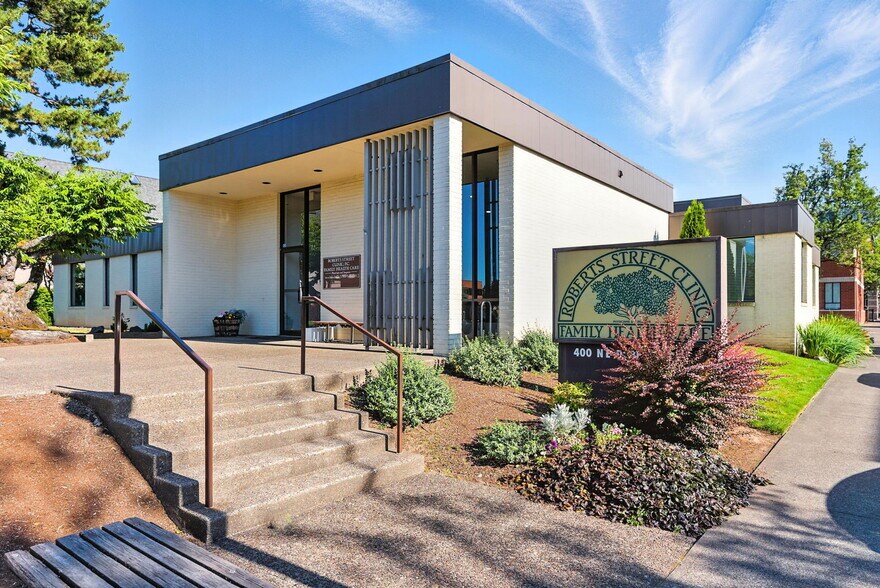 Primary Photo Of 400 NE Roberts Ave, Gresham Medical For Sale
