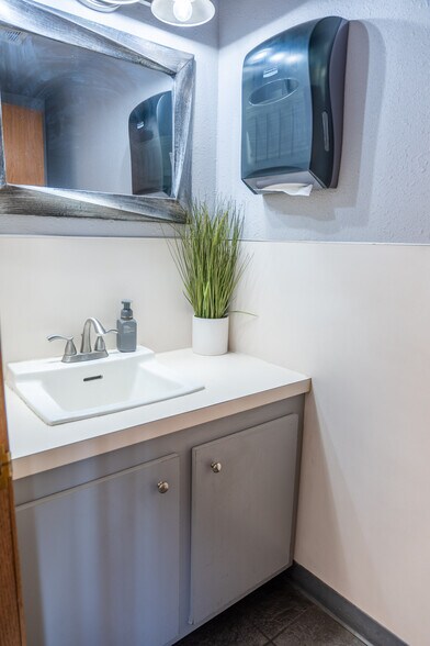 More Photos Of 1890 SW 18th Ave, Ontario Specialty For Sale