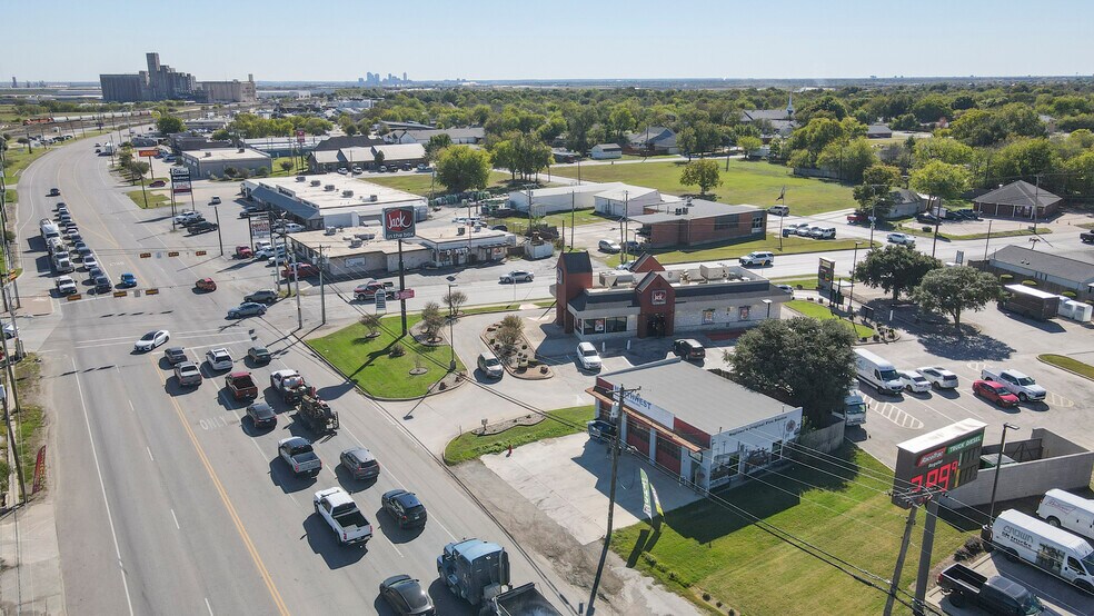More Photos Of 109 N Saginaw Blvd, Saginaw Auto Repair For Sale