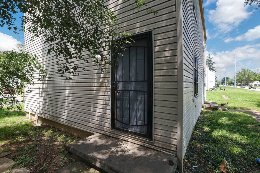 More Photos Of 1079 S James Rd, Columbus Apartments For Sale