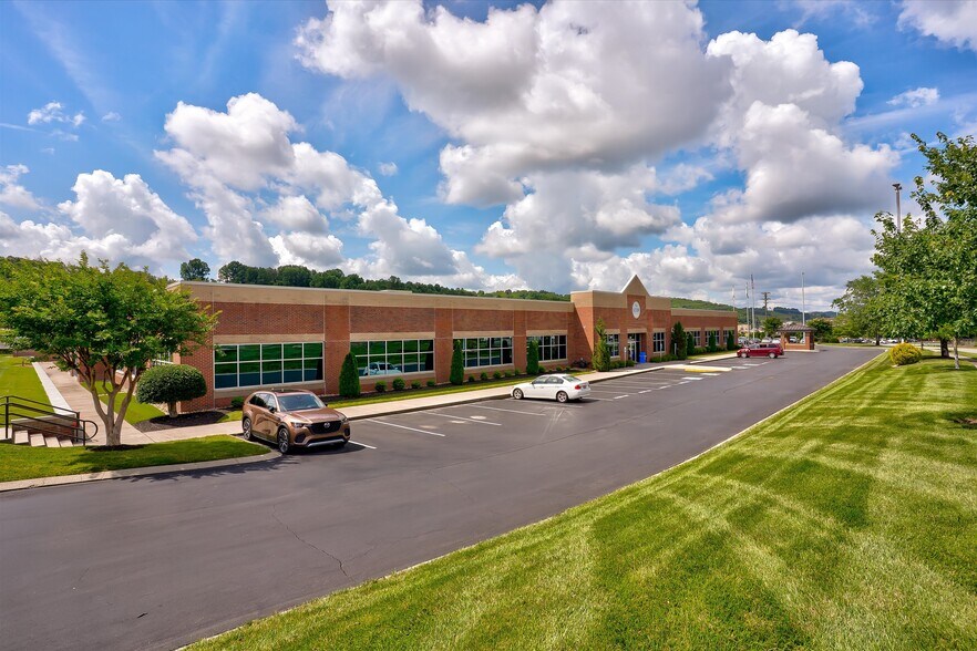 More Photos Of , Oak Ridge Office For Sale