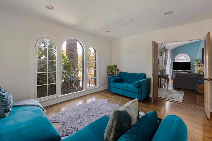 More Photos Of 1569 S Orange Grove Ave, Los Angeles Apartments For Sale