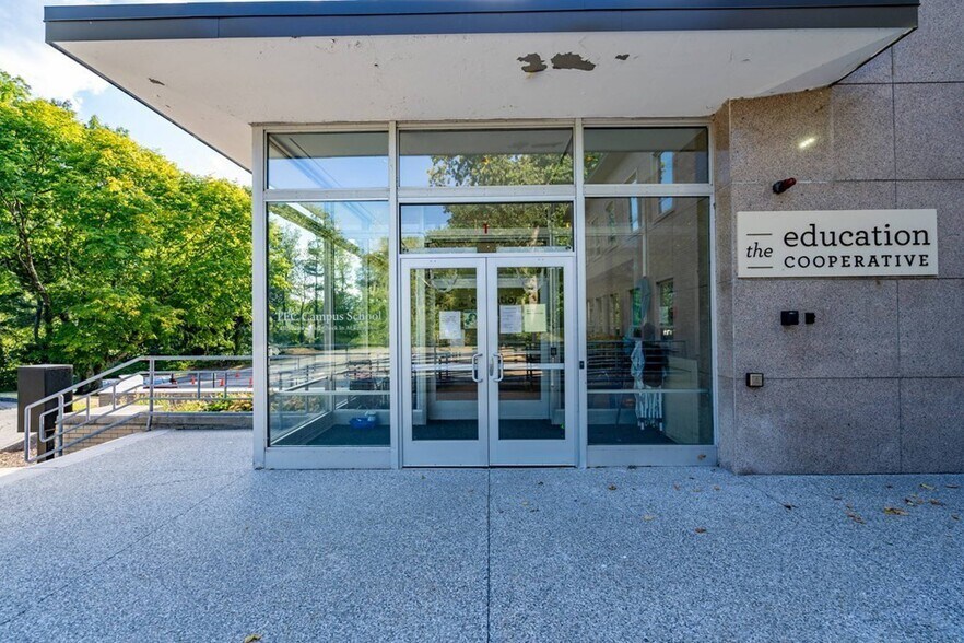 More Photos Of 141 Mansion Dr, Walpole Office For Sale