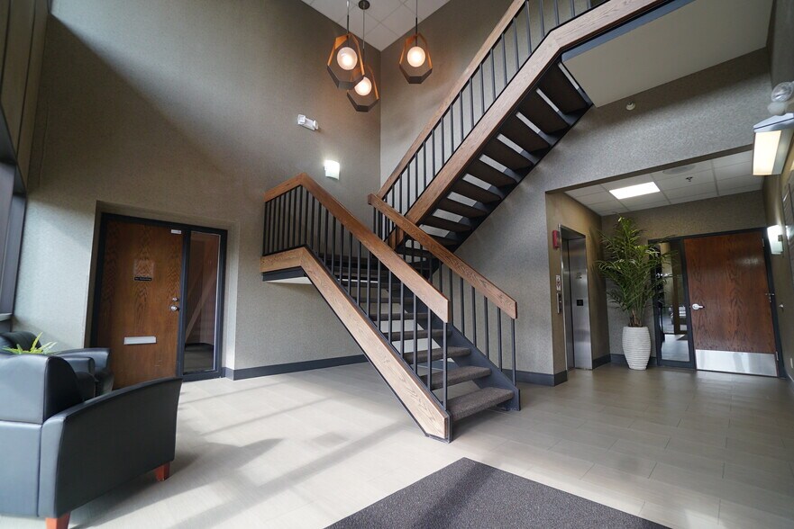 More Photos Of 2121 Cliff Dr, Eagan Medical For Lease