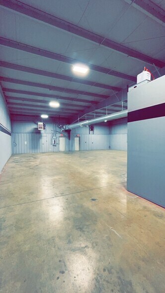 More Photos Of 841-881 E Warren St, Gardner Warehouse For Lease