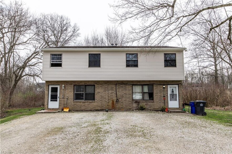 Primary Photo Of 3800 Grace Dr, Kent Multifamily For Sale