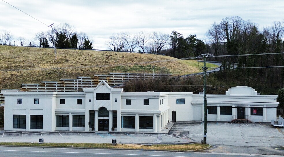 More Photos Of 4093-4097 Electric Rd, Roanoke Storefront Retail Office For Lease