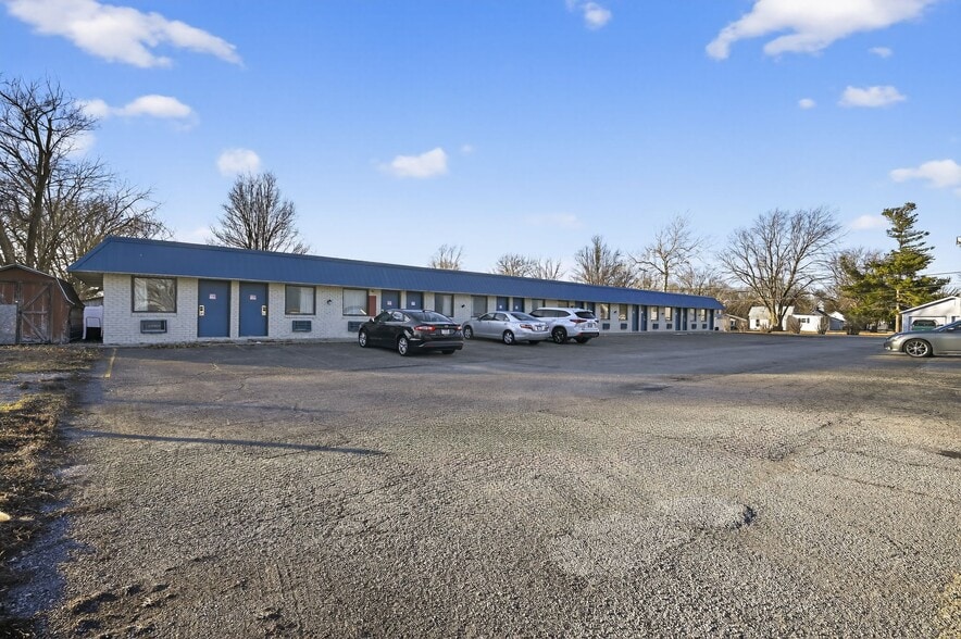 More Photos Of 236 S Jacques St, Arcola Hotel For Sale