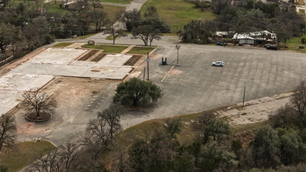 More Photos Of 501 12th St, Marble Falls Specialty For Lease