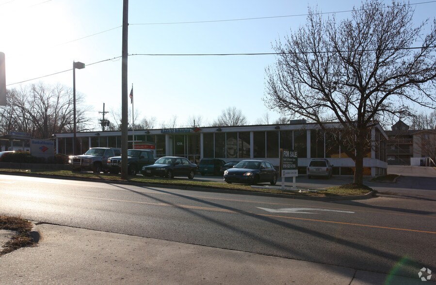 More Photos Of 1314 N 38th St, Kansas City Office For Lease
