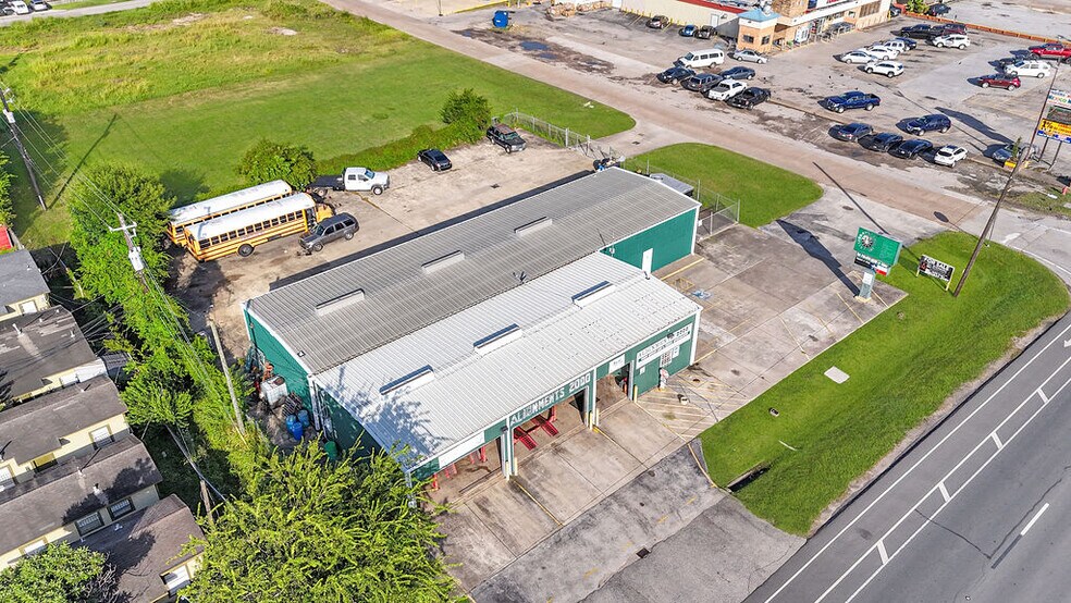 More Photos Of 502 Washington St, South Houston Warehouse For Sale