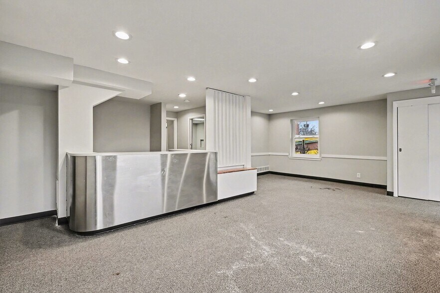 More Photos Of 5519 Northwest Radial Hwy, Omaha Medical For Lease