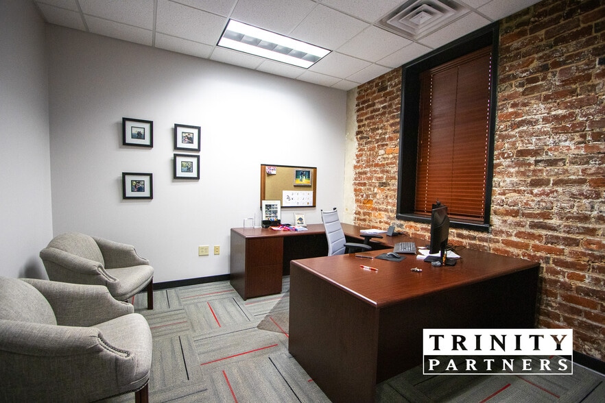 More Photos Of 720 Lady St, Columbia Freestanding For Lease