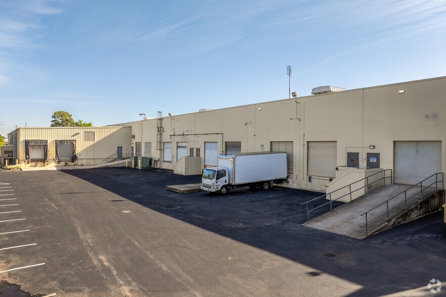 More Photos Of 4121 34th St, Orlando Warehouse For Lease