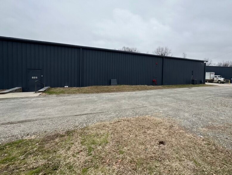 More Photos Of 815 W Green Dr, High Point Warehouse For Lease