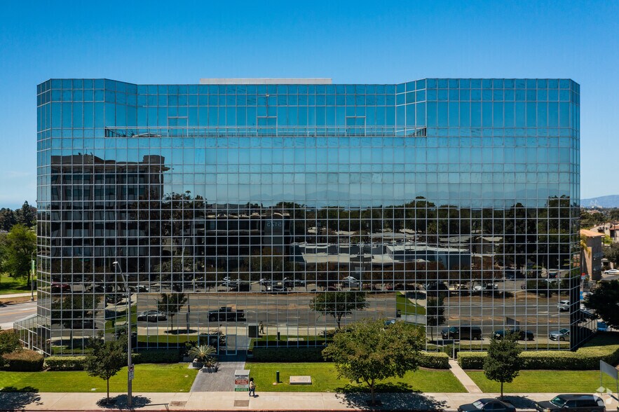 More Photos Of 5150 E Pacific Coast Hwy, Long Beach Office For Sale