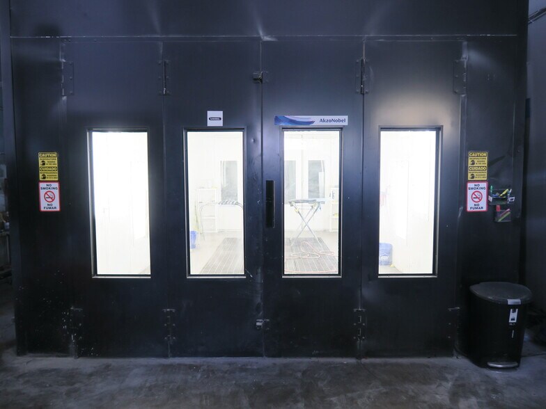 More Photos Of 5900 Schumacher Ln, Houston Auto Repair For Lease