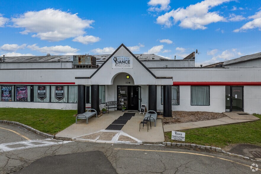 More Photos Of 126-130 Ford Ave, Milltown Industrial For Lease