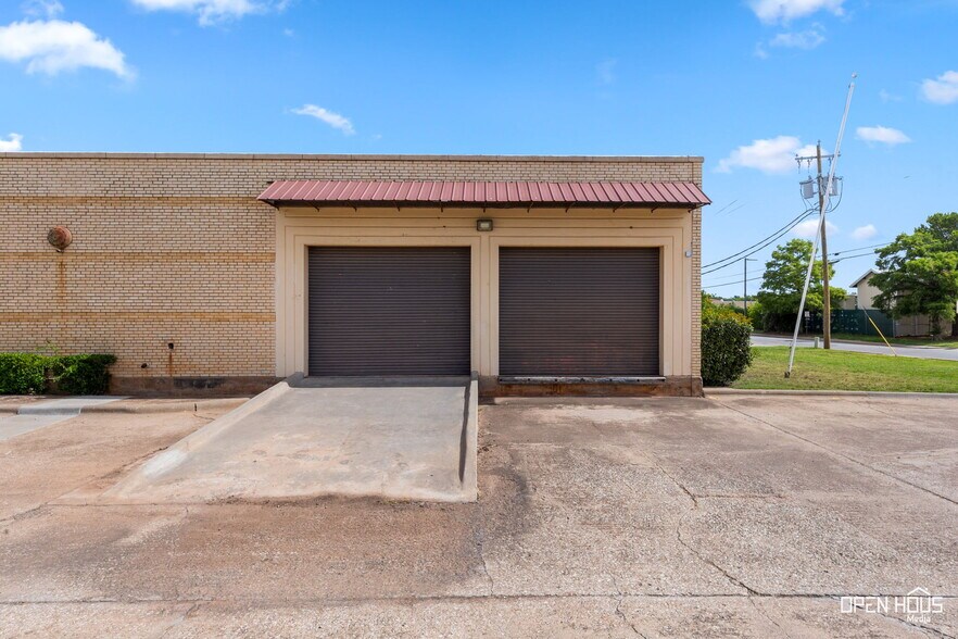 More Photos Of 2200 5th St, Wichita Falls Warehouse For Sale
