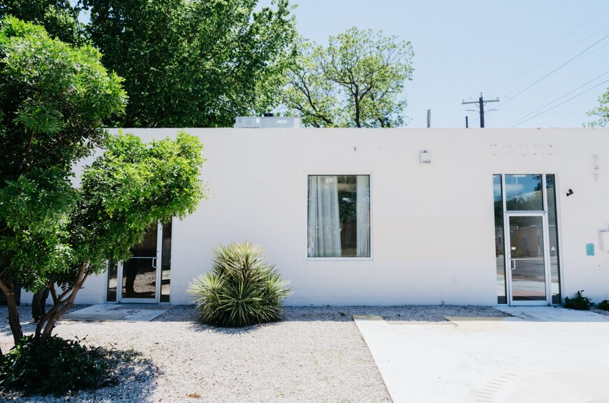 Primary Photo Of 1401 E Cesar Chavez St, Austin Auto Repair For Lease