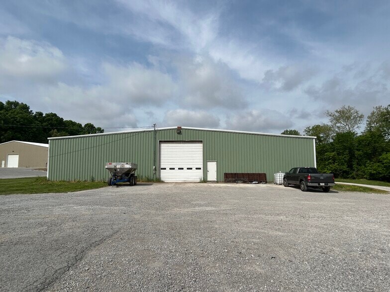 More Photos Of 1206 Nashville St, Russellville Warehouse For Lease