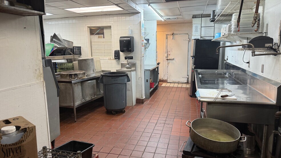 More Photos Of 1605 E Oltorf St, Austin Restaurant For Lease