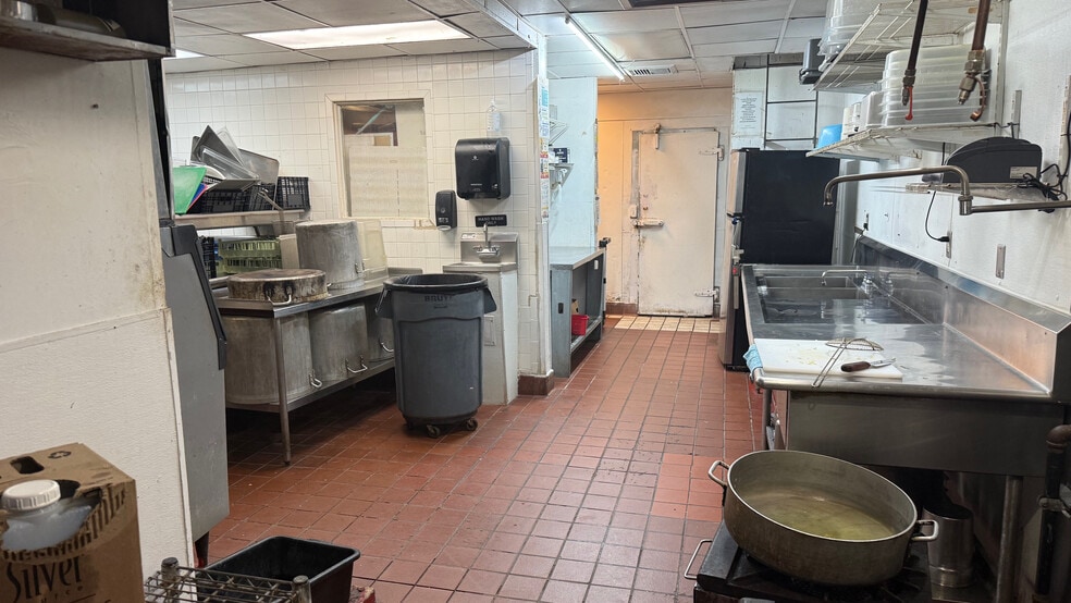 More Photos Of 2313 IH 35, Austin Restaurant For Lease