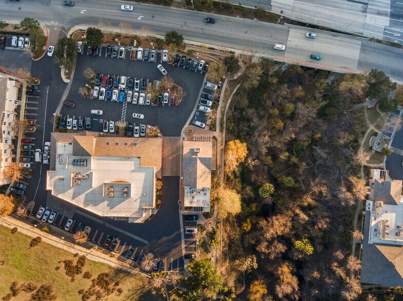 More Photos Of 29001 Canwood St, Agoura Hills Restaurant For Lease