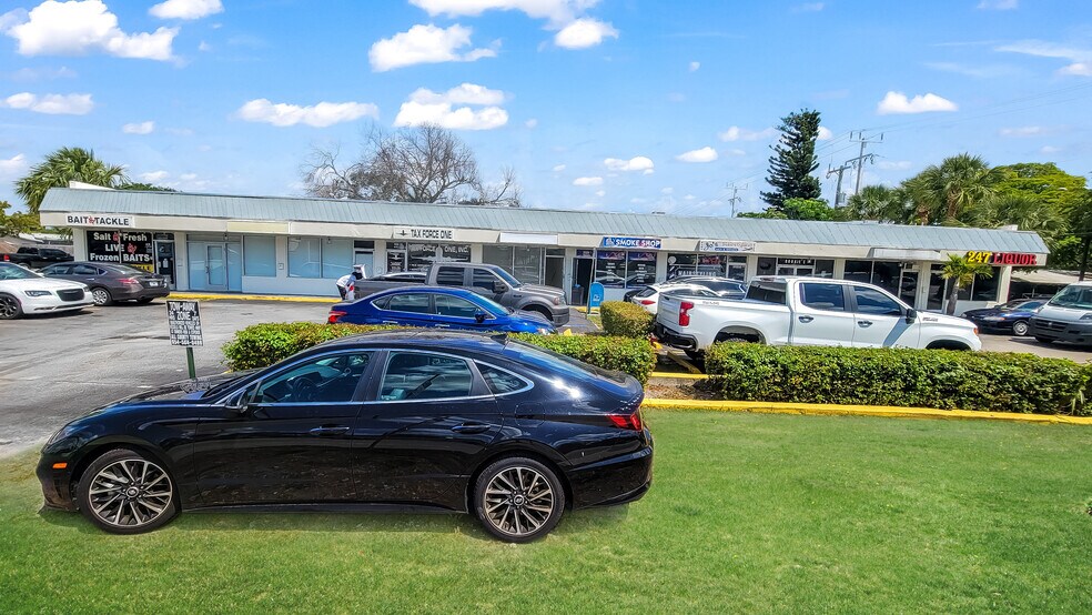 More Photos Of 3325 Griffin Rd, Fort Lauderdale Freestanding For Lease