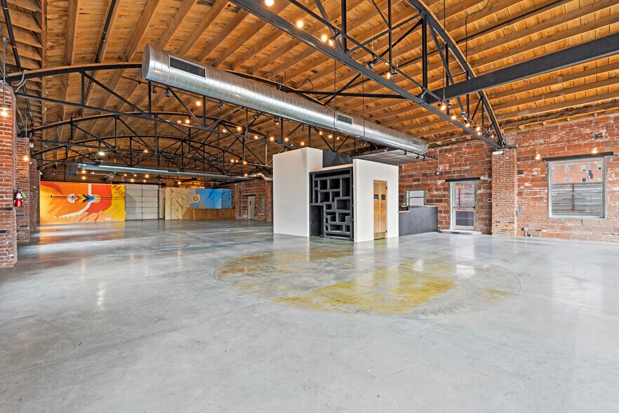 More Photos Of 1814 Oak St, Kansas City General Retail For Lease