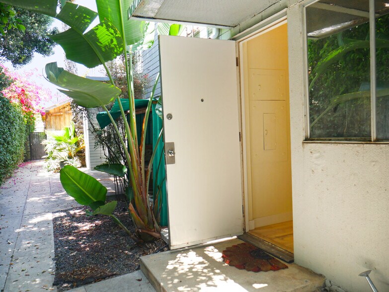 More Photos Of 23676-23712 Malibu Rd, Malibu Office For Lease