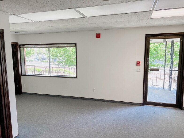 More Photos Of 18210 E Burnside St, Portland Office For Sale