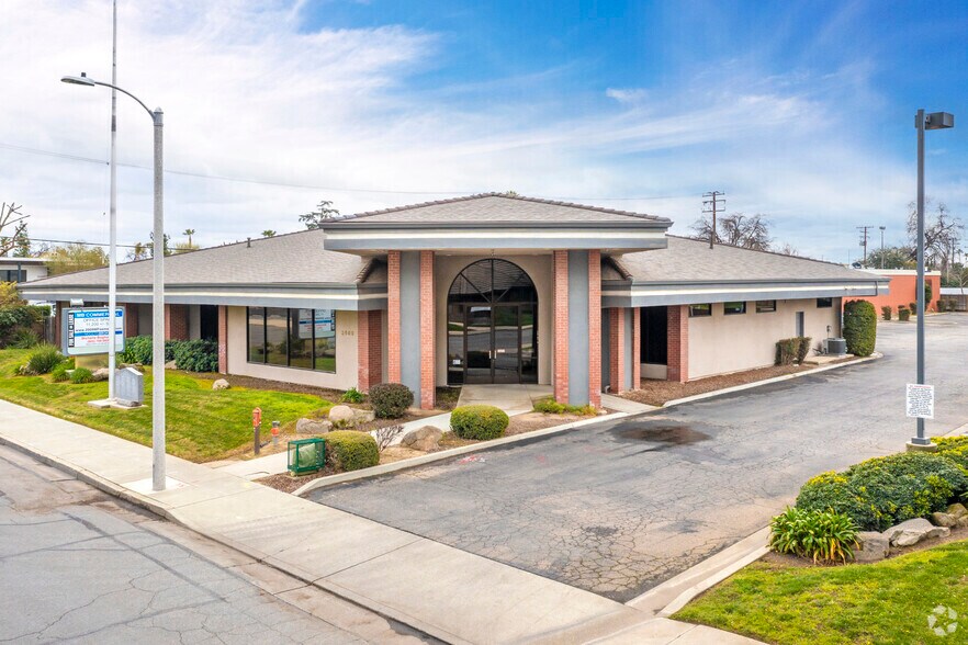 Primary Photo Of 2009 W Feemster Ave, Visalia Medical For Sale