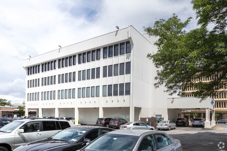 More Photos Of 300 Merrick Rd, Lynbrook Medical For Lease