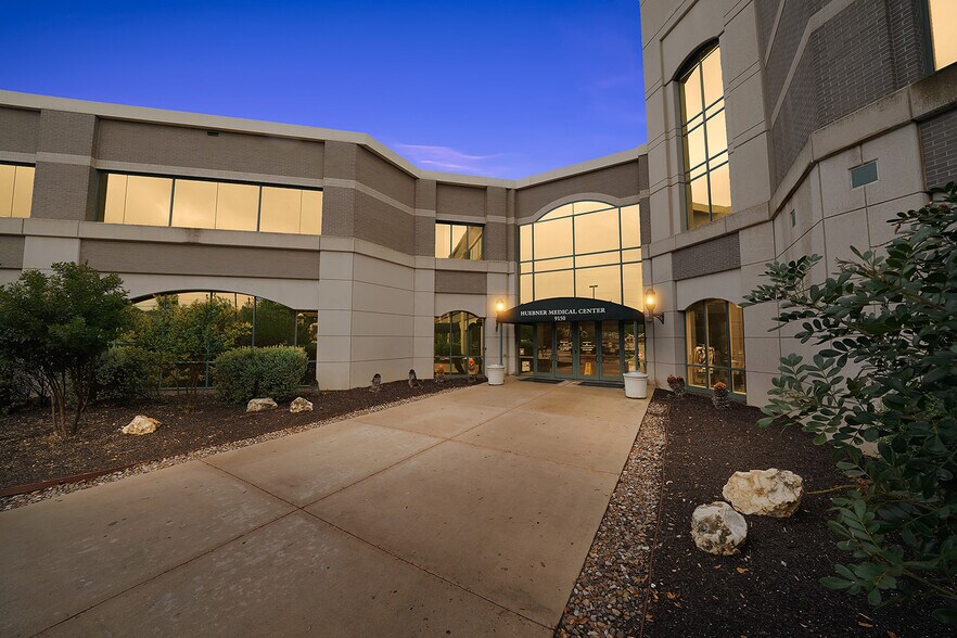 More Photos Of 9150 Huebner Rd, San Antonio Medical For Lease