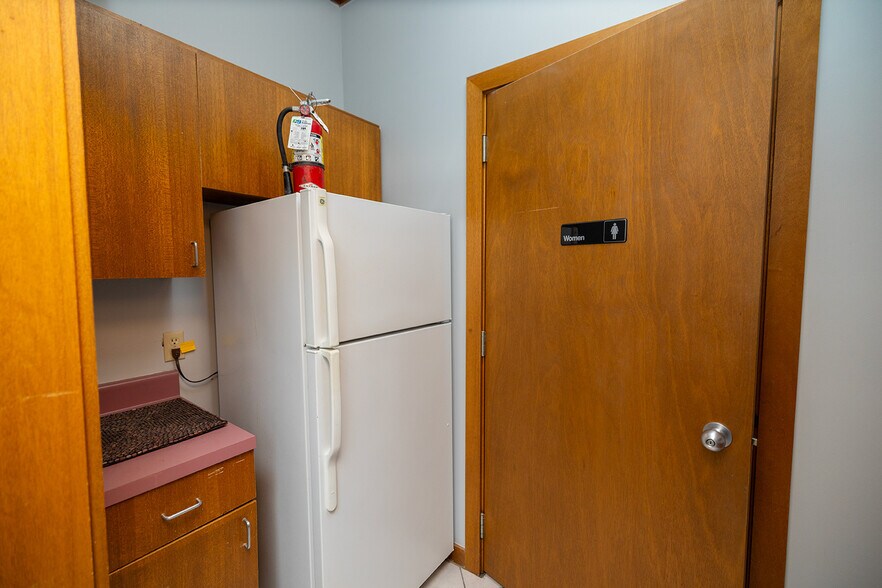 More Photos Of 1020 N Main St, Wichita Medical For Sale