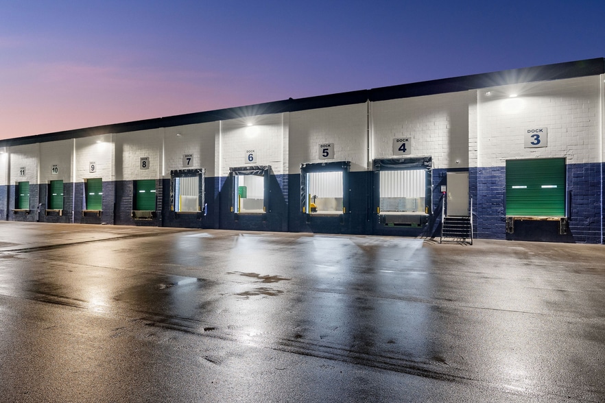 More Photos Of 801 Transfer Rd, Saint Paul Warehouse For Lease