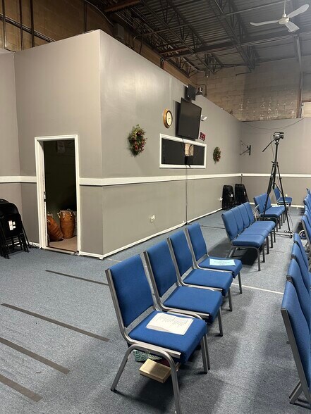 More Photos Of 52 Connecticut Ave, South Windsor Light Manufacturing For Lease