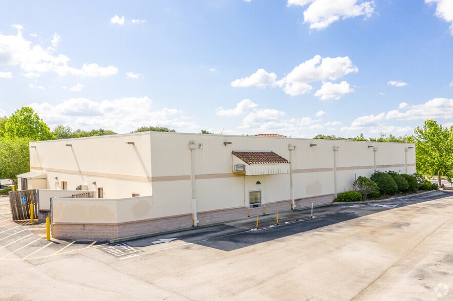 More Photos Of 2821 W 25th St, Sanford Drugstore For Lease