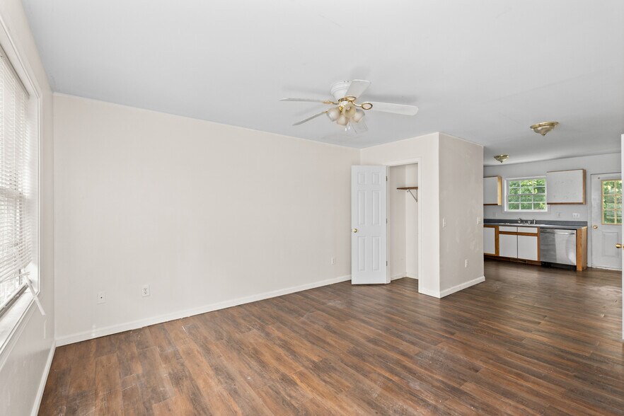 More Photos Of 265 Hallock Pl, Abingdon Multifamily For Sale