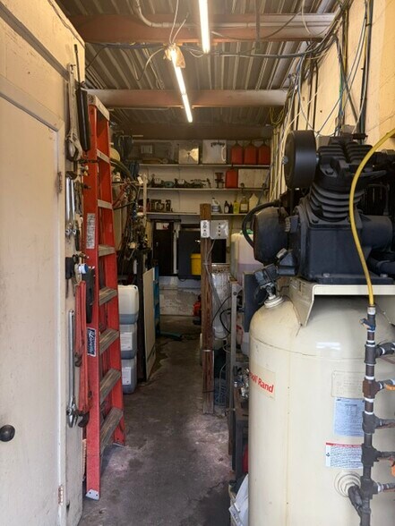 More Photos Of 6170 54th Ave N, Kenneth City Carwash For Sale