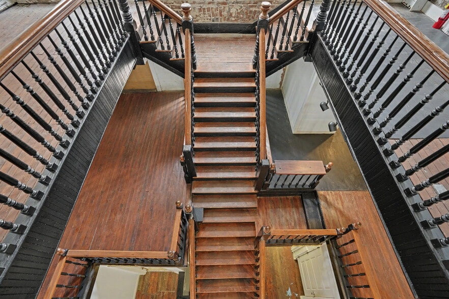 More Photos Of 318 W Broughton St, Savannah Storefront Retail Residential For Lease