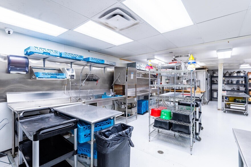 More Photos Of 117 Pine St, Pinedale Restaurant For Sale