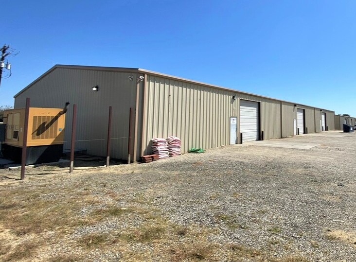 More Photos Of 900 Utility Rd, Sanger Unknown For Lease