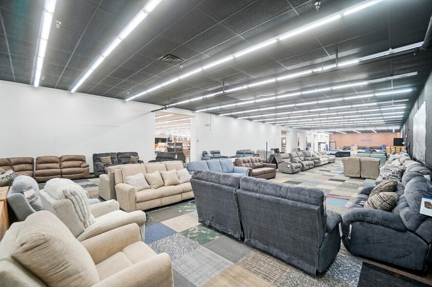 More Photos Of 50 Eswin St, Cincinnati Freestanding For Sale