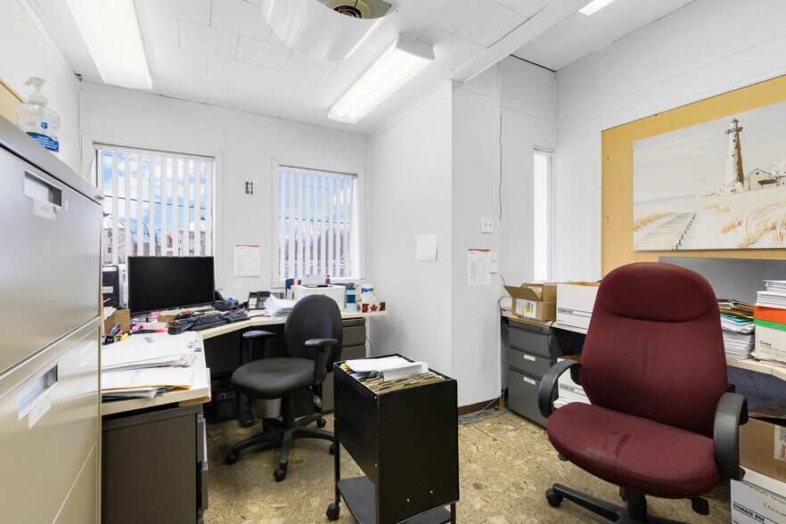 More Photos Of 262 Rue Scott, St-Jérôme Warehouse For Sale