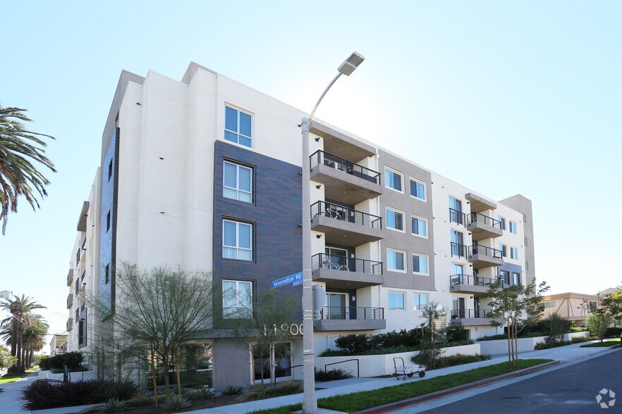 More Photos Of 11900 Courtleigh Dr, Los Angeles Apartments For Sale